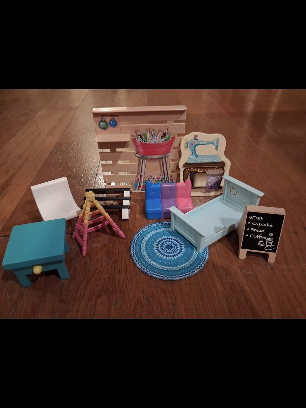 Miniature Doll House Furniture Pieces